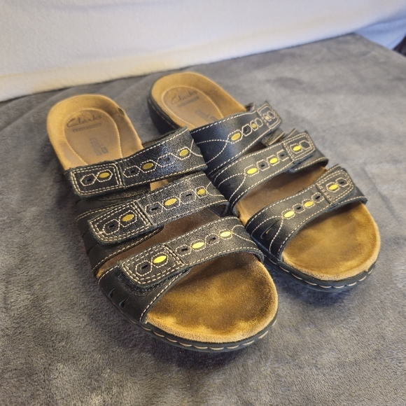 Clarks Shoes - Clark's sandals size 8.5